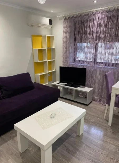 Tirane, jepet me qera apartament 2+1+Ballkon Kati 2, 90 m² 55.000 leke