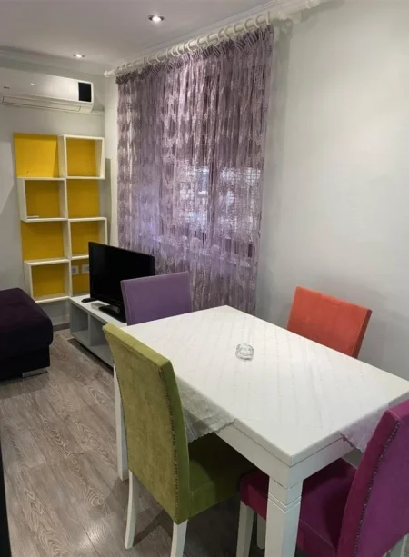 Tirane, jepet me qera apartament 2+1+Ballkon Kati 2, 90 m² 55.000 leke