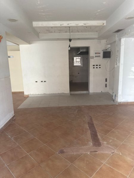 Tirane, jepet me qera ambjent biznesi Kati 0, 95 m² 1.200 € (STADIUMI DINAMO)
