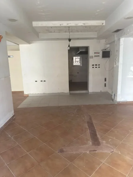 Tirane, jepet me qera ambjent biznesi Kati 0, 95 m² 1.200 € (STADIUMI DINAMO)