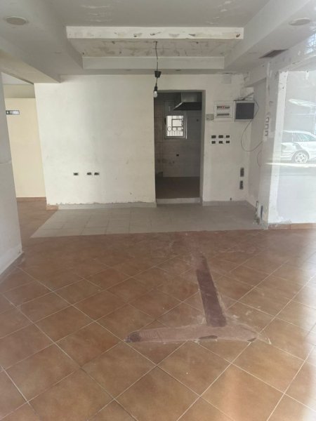 Tirane, jepet me qera ambjent biznesi Kati 0, 95 m² 1.200 € (STADIUMI DINAMO)