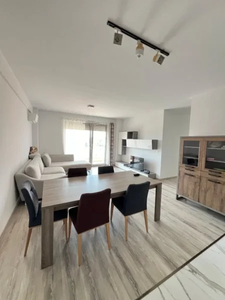 Tirane, jepet me qera apartament 2+1+Aneks+Ballkon Kati 5, 117 m² 1.100 € (zogu i zi)