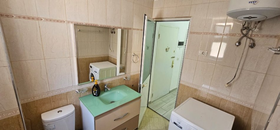 Tirane, jepet me qera apartament 1+1 Kati 3, 50 m² 600 € (rruga e barrikadave)