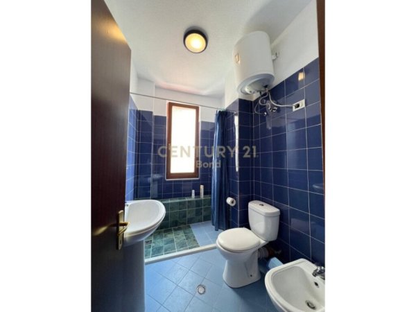 Tirane, jepet me qera apartament 2+1+Aneks+Ballkon Kati 4, 129 m² 650 € (Ish Tregu Elektrik)