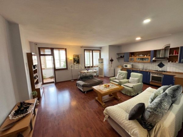 Tirane, jepet me qera apartament 2+1+Aneks+Ballkon Kati 4, 129 m² 650 € (Ish Tregu Elektrik)