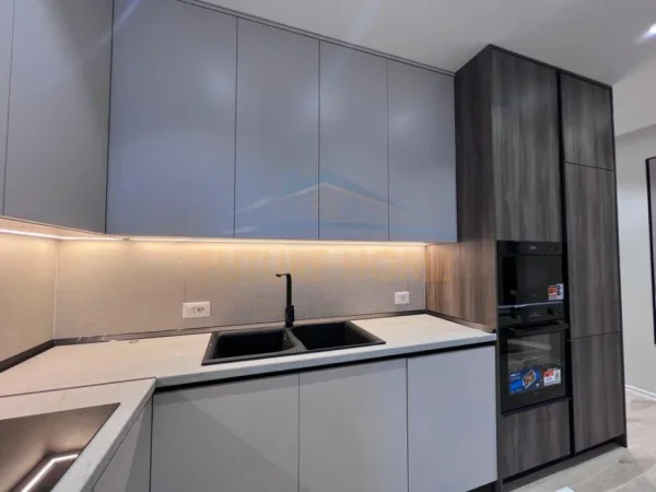 Tirane, shitet apartament 2+1+Ballkon Kati 4, 81 m² 237.000 € (21 Dhjetori)