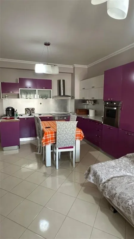 Tirane, jepet me qera apartament 1+1 Kati 3, 102 m² 450 € (FRESK)