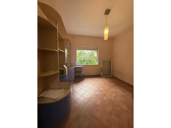 Tirane, shitet apartament 2+1+Aneks+Ballkon Kati 1, 132 m² 320.000 € (KOMUNA E PARISIT)