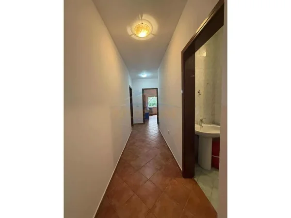 Tirane, shitet apartament 2+1+Aneks+Ballkon Kati 1, 132 m² 320.000 € (KOMUNA E PARISIT)