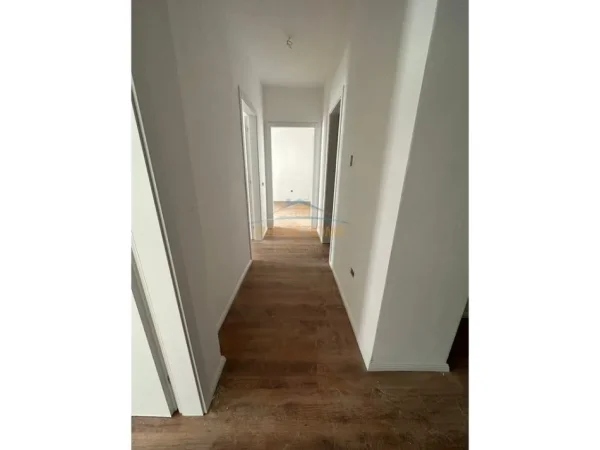 Tirane, shitet apartament 2+1+Ballkon Kati 3, 100 m² 110.000 € (Univers City)