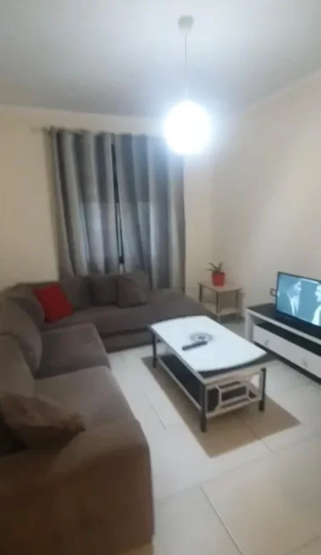 Tirane, jepet me qera apartament 1+1+Ballkon Kati 3, 65 m² 600 € 