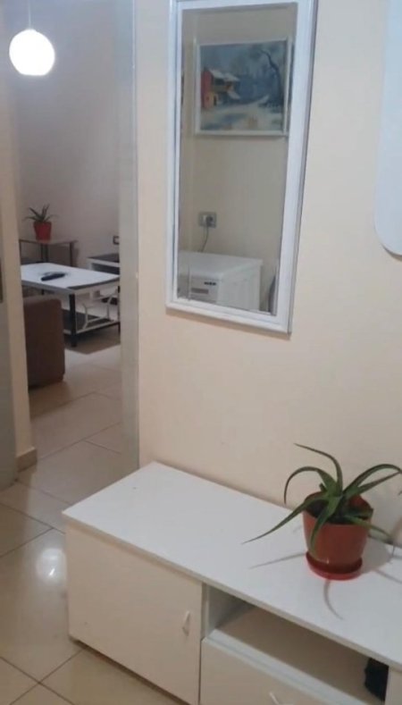 Tirane, jepet me qera apartament 1+1+Ballkon Kati 3, 65 m² 600 € 