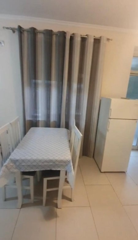 Tirane, jepet me qera apartament 1+1+Ballkon Kati 3, 65 m² 600 € 