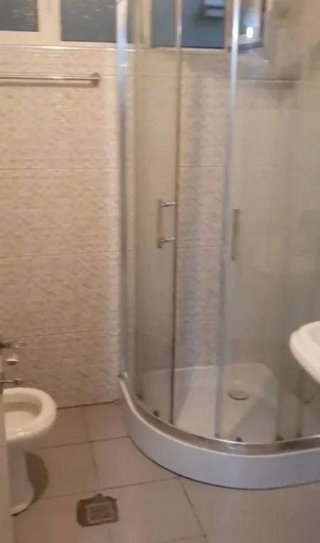 Tirane, jepet me qera apartament 1+1+Ballkon Kati 3, 65 m² 600 € 