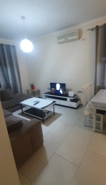 Tirane, jepet me qera apartament 1+1+Ballkon Kati 3, 65 m² 600 € 