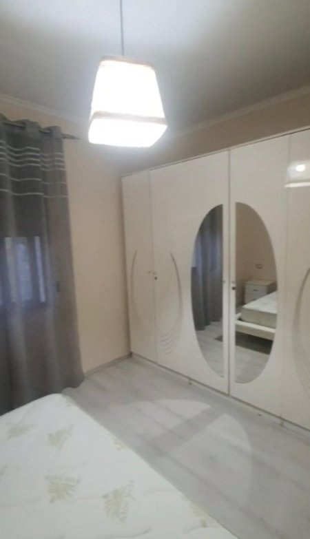 Tirane, jepet me qera apartament 1+1+Ballkon Kati 3, 65 m² 600 € 