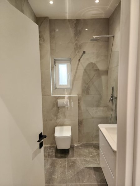 Tirane, jepet me qera apartament 1+1 Kati 1, 56 m² (ali demi prane kompleksit mangalem)