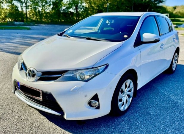 Toyota Auris 1.4 D-4D nafte automat 2015