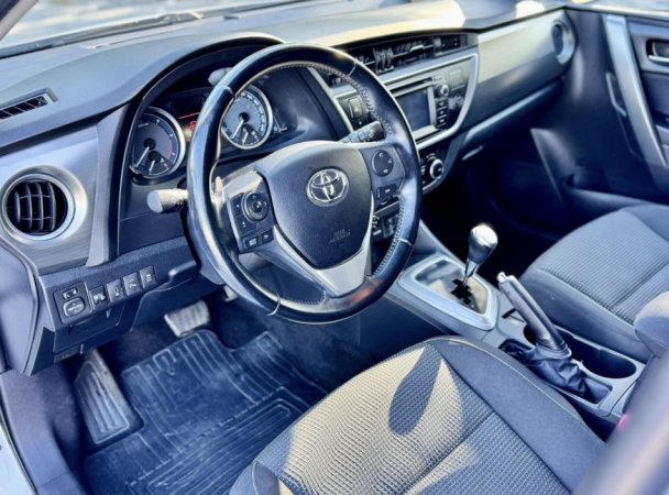 Toyota Auris 1.4 D-4D nafte automat 2015