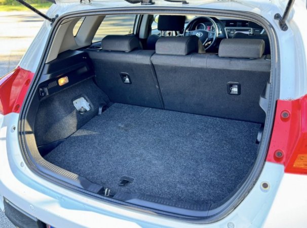 Toyota Auris 1.4 D-4D nafte automat 2015