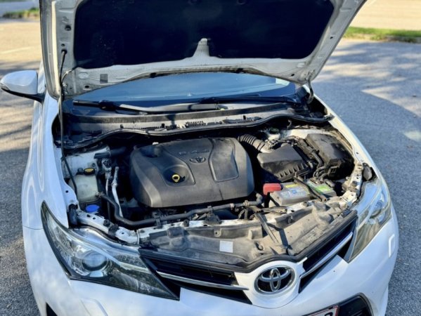 Toyota Auris 1.4 D-4D nafte automat 2015