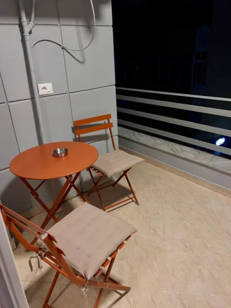 Tirane, jepet me qera apartament 2+1+Ballkon Kati 4, 75 m² 550 € (rruga teodor keko)