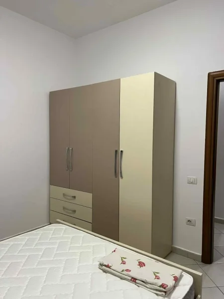 Tirane, jepet me qera apartament 2+1+Ballkon Kati 2, 480 € (ASTIR EJA STUDIO)