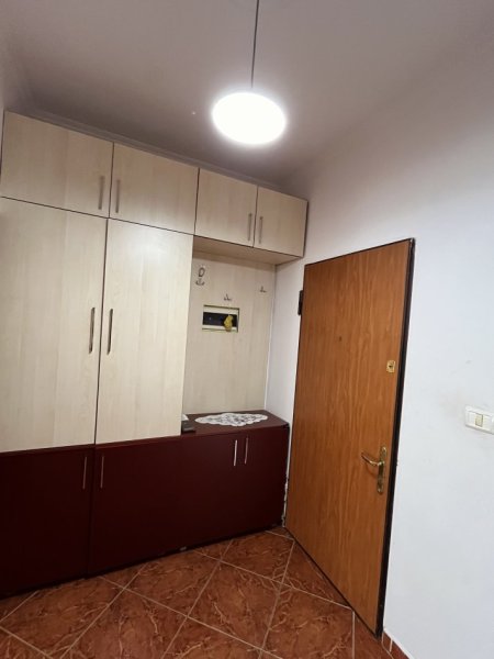 Tirane, jap me qera apartament 2+1+Ballkon Kati 1, 69 m² 500 € (Rruga Xhenfize Keko , Lagjja Teli Ndini)