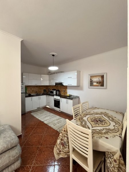 Tirane, jap me qera apartament 2+1+Ballkon Kati 1, 69 m² 500 € (Rruga Xhenfize Keko , Lagjja Teli Ndini)