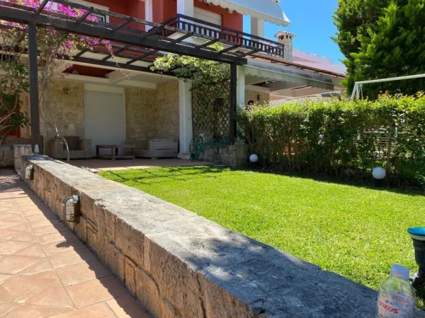 Greqi, shes Vile 3+1+oborr, 2 kate, 200 m² 470.000 € (Chalkidiki buze Detit)