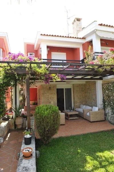 Greqi, shes Vile 3+1+oborr, 2 kate, 200 m² 470.000 € (Chalkidiki buze Detit)