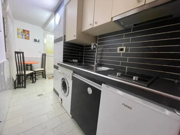 Tirane, jepet me qera garsonier 1+1 Kati -1, 37 m² 380 € (Rruga 5 msji psne qendrrs tregtare concor 1012 tirane)