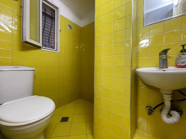 Tirane, jepet me qera garsonier 1+1 Kati -1, 37 m² 380 € (Rruga 5 msji psne qendrrs tregtare concor 1012 tirane)
