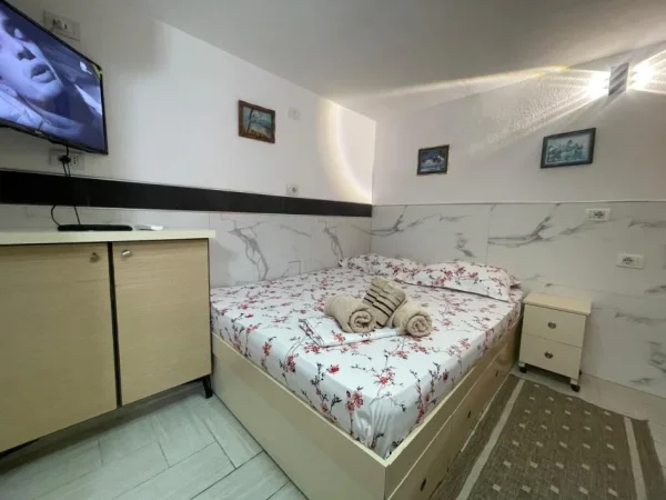 Tirane, jepet me qera garsonier 1+1 Kati -1, 37 m² 380 € (Rruga 5 msji psne qendrrs tregtare concor 1012 tirane)
