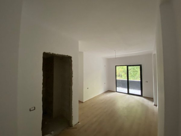 Apartament 2+1 me sip.123 m² ne shitje (Prane Restorant Xibrakut, Tirane)