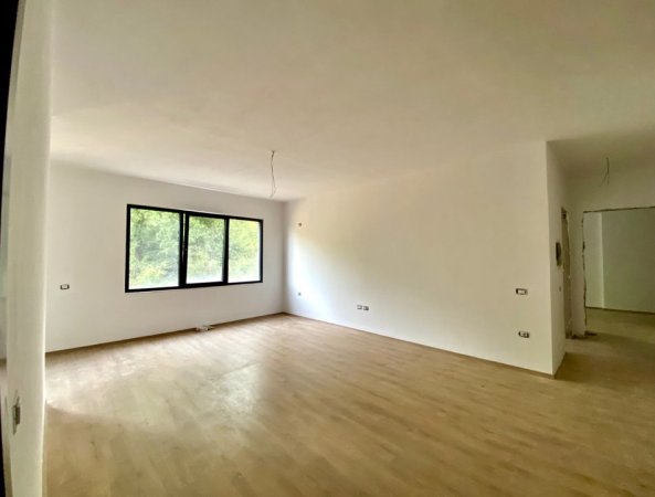 Apartament 2+1 me sip.123 m² ne shitje (Prane Restorant Xibrakut, Tirane)