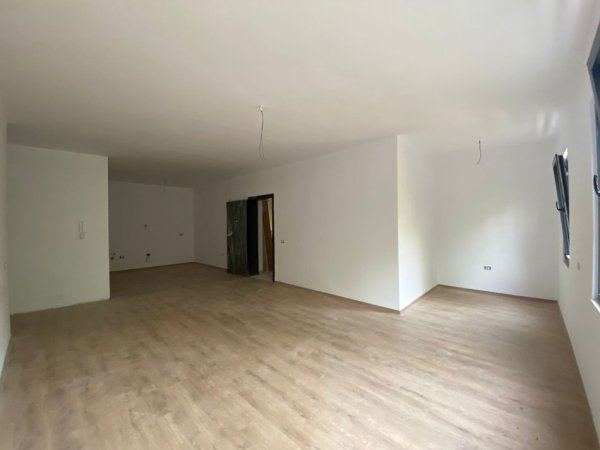 Apartament 2+1 me sip.123 m² ne shitje (Prane Restorant Xibrakut, Tirane)