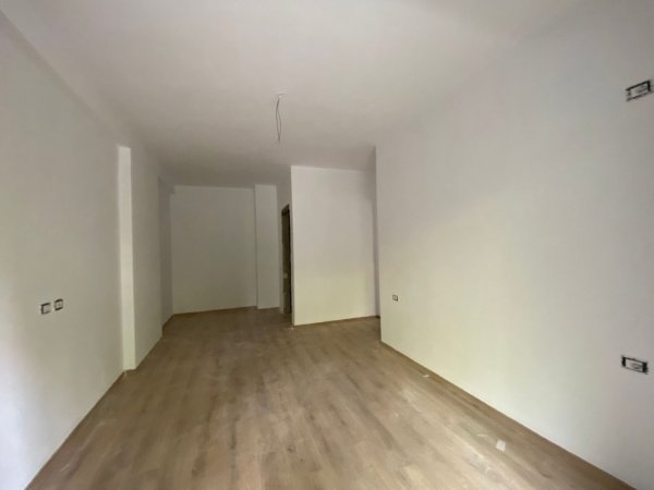 Apartament 2+1 me sip.123 m² ne shitje (Prane Restorant Xibrakut, Tirane)