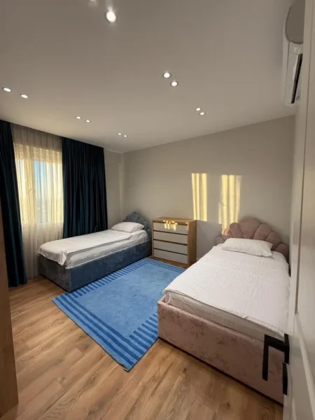 Tirane, jepet me qera apartament 3+1+Ballkon Kati 6, 135 m² 1.200 € (Kopshti zoologjik)