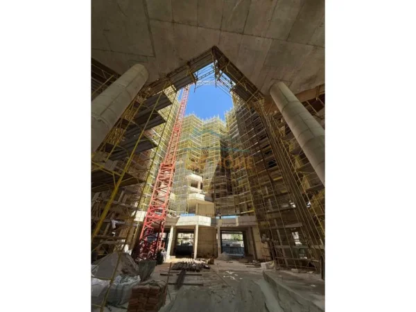 Tirane, shitet ambjent biznesi Kati 0, 86 m² 388.000 € (Colonnade Building, Rruga Dritan Hoxha)