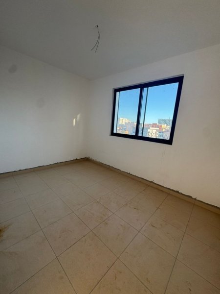 Durres, jepet me qera apartament 2+1+Ballkon Kati 4, 250 € (Ish urt te shkolla pavarsia)