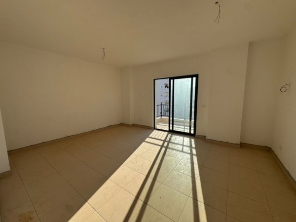 Durres, jepet me qera apartament 2+1+Ballkon Kati 4, 250 € (Ish urt te shkolla pavarsia)