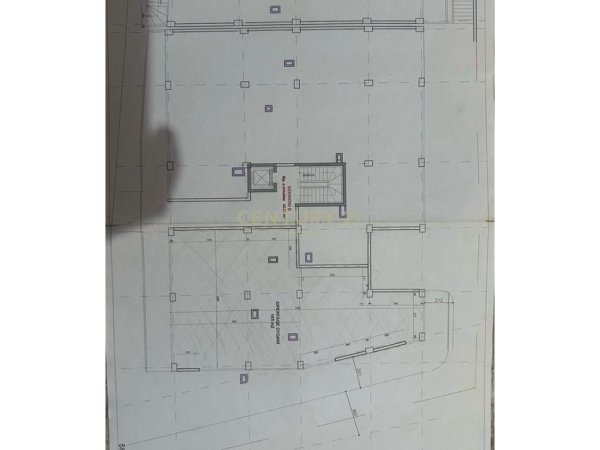 Tirane, jepet me qera dyqan Kati 0, 200 m² 700 € (Neom123448)