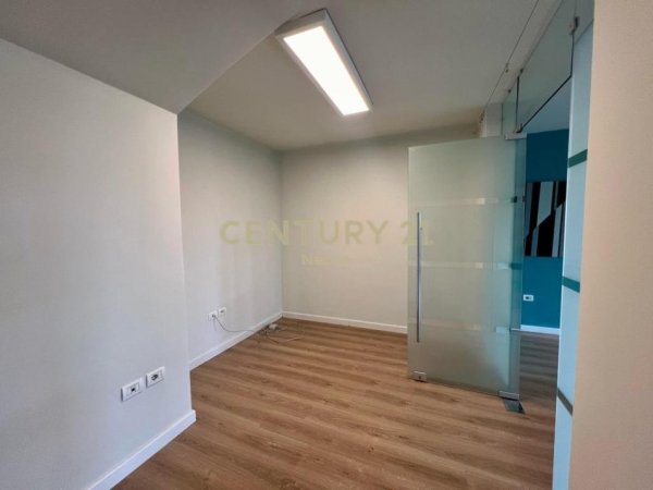 Tirane, jepet me qera zyre Kati 5, 115 m² 1.200 € (Neom123454)