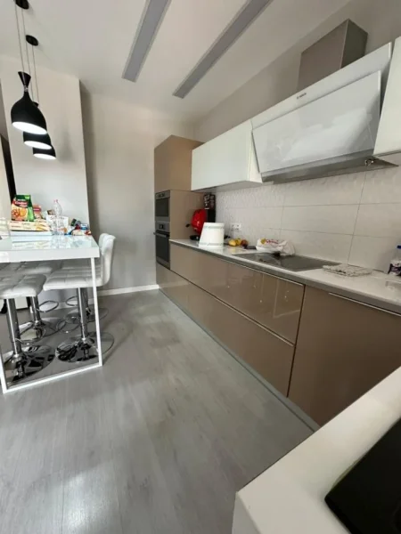 Tirane, shitet 2+1 Kati 7, 92 m² 160.000 € 