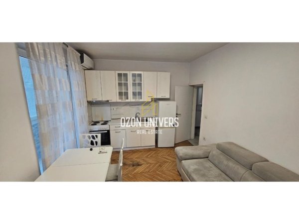 Tirane, jepet me qera apartament 1+1+Ballkon Kati 3, 50 m² 600 € (Rruga e Barrikadave)