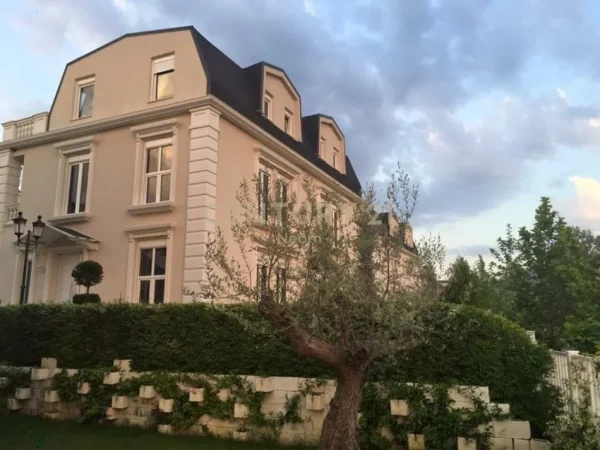 Tirane, jepet me qera Vile 3 Katshe Kati 0, 358 m² 2.600 € (Neom123641)