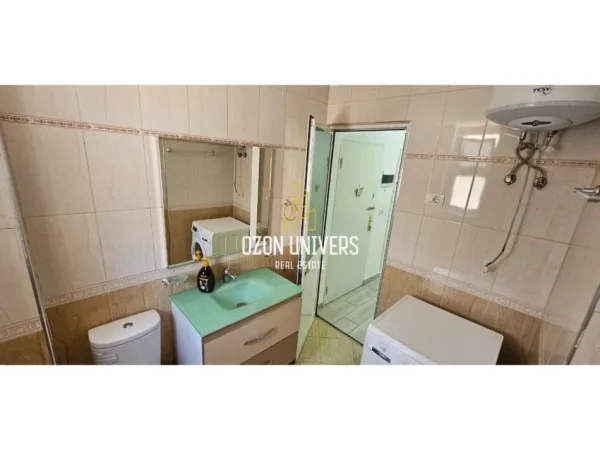 Tirane, jepet me qera apartament 1+1+Ballkon Kati 3, 50 m² 600 € (Rruga e Barrikadave)