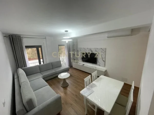Tirane, jepet me qera apartament 1+1+Aneks+Ballkon Kati 2, 82 m² 700 € (Neom124021)