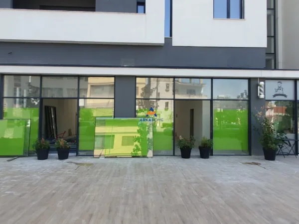 Tirane, jepet me qera ambjent biznesi Kati 0, 220 m² 4.200 € (RRUGA ALI SHEFQETI, RELUX RESIDENCE)